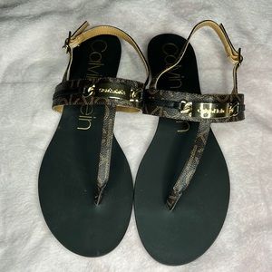 Cute sandals Gold detailing